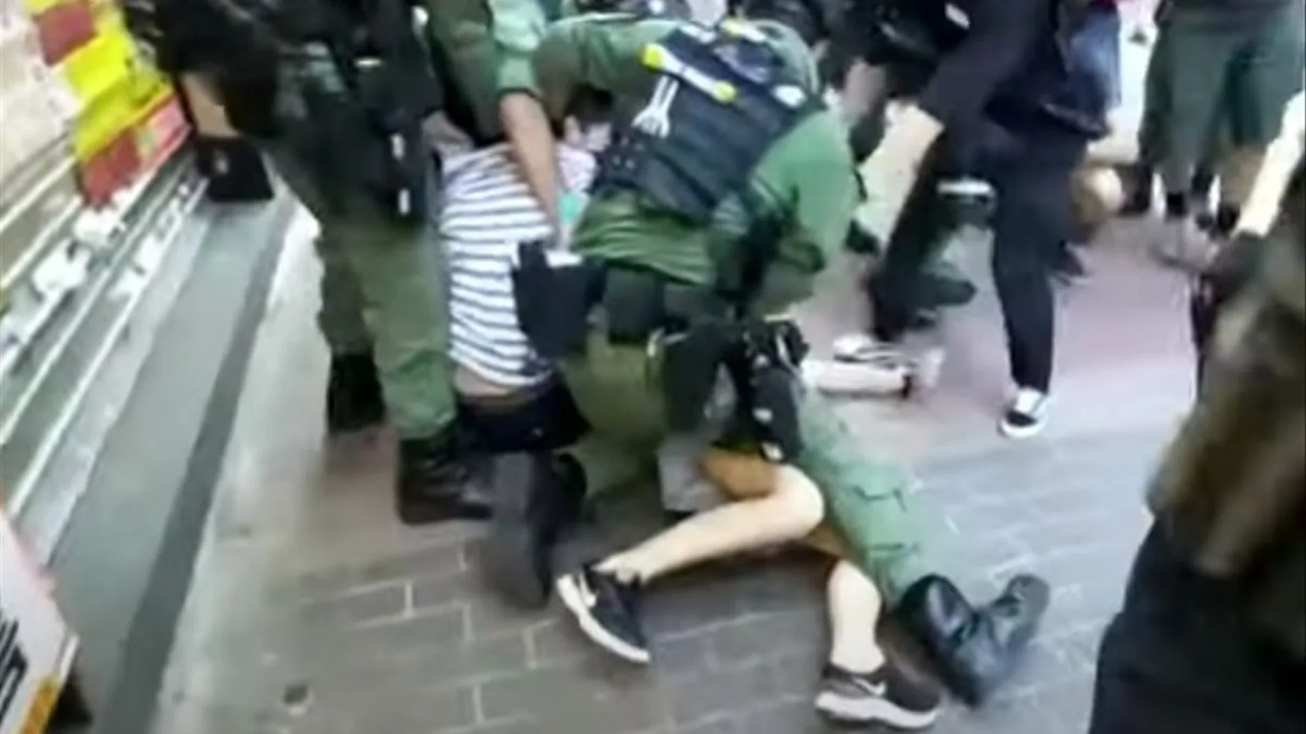 La menor en el momento de ser detenida