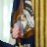 El presidente estadounidense Donald Trump en un encuentro con el presidente de Serbia, Aleksandar Vucic, y el primer ministro de Kósovo, Avdullah Hoti, en el Despacho Oval
