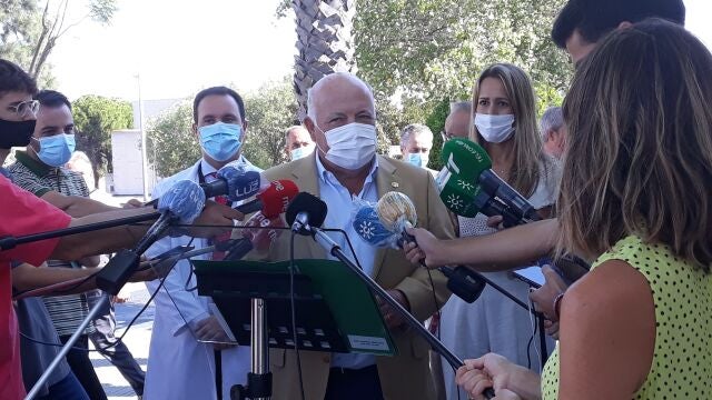 El consejero de Salud, Jesús Aguirre