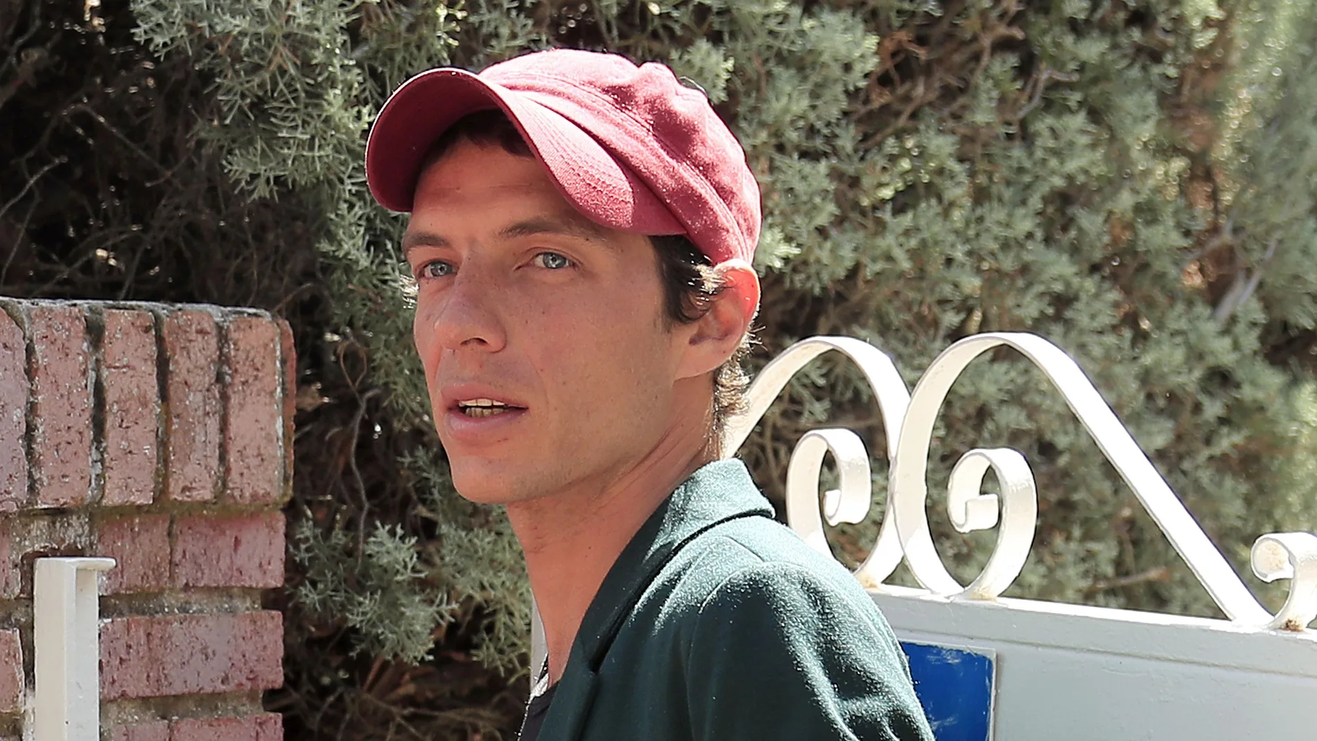 Camilo Michel Blanes por las calles de Torrelodones.