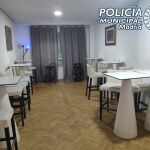 En una vivienda había instalada una barra con mesas altas y en la otra estaban las habitaciones donde se prestaban servicios.