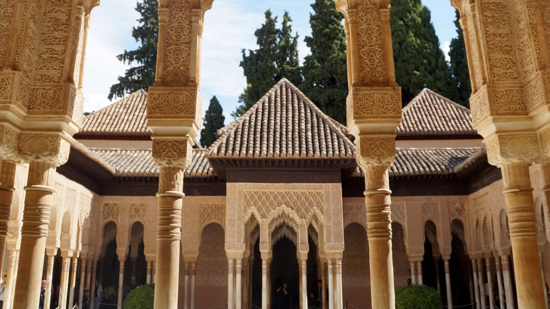 Identifican detalles desconocidos en los templetes del patio de los Leones en la Alhambra