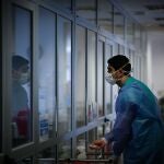 Pesadillas y contagios acosan al personal sanitario en Argentina