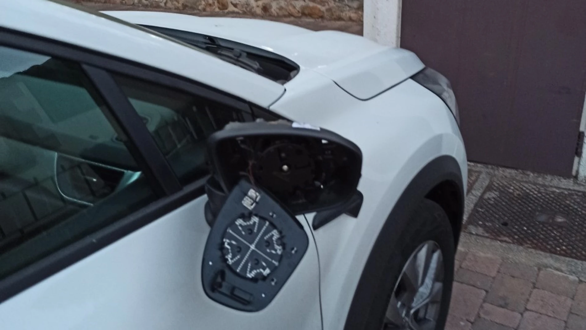 Sucesos.- Detenido en Valladolid por romper los retrovisores de ocho vehículos estacionados en la vía pública