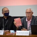 El Cardenal Arzobispo de Barcelona, Juan José Omella; y el presidente de Cáritas Catalunya, Francesc Roig; durante la presentación de la Memoria 2019 de la entidad. DAVID ZORRAKINO / EUROPA PRESS10/09/2020