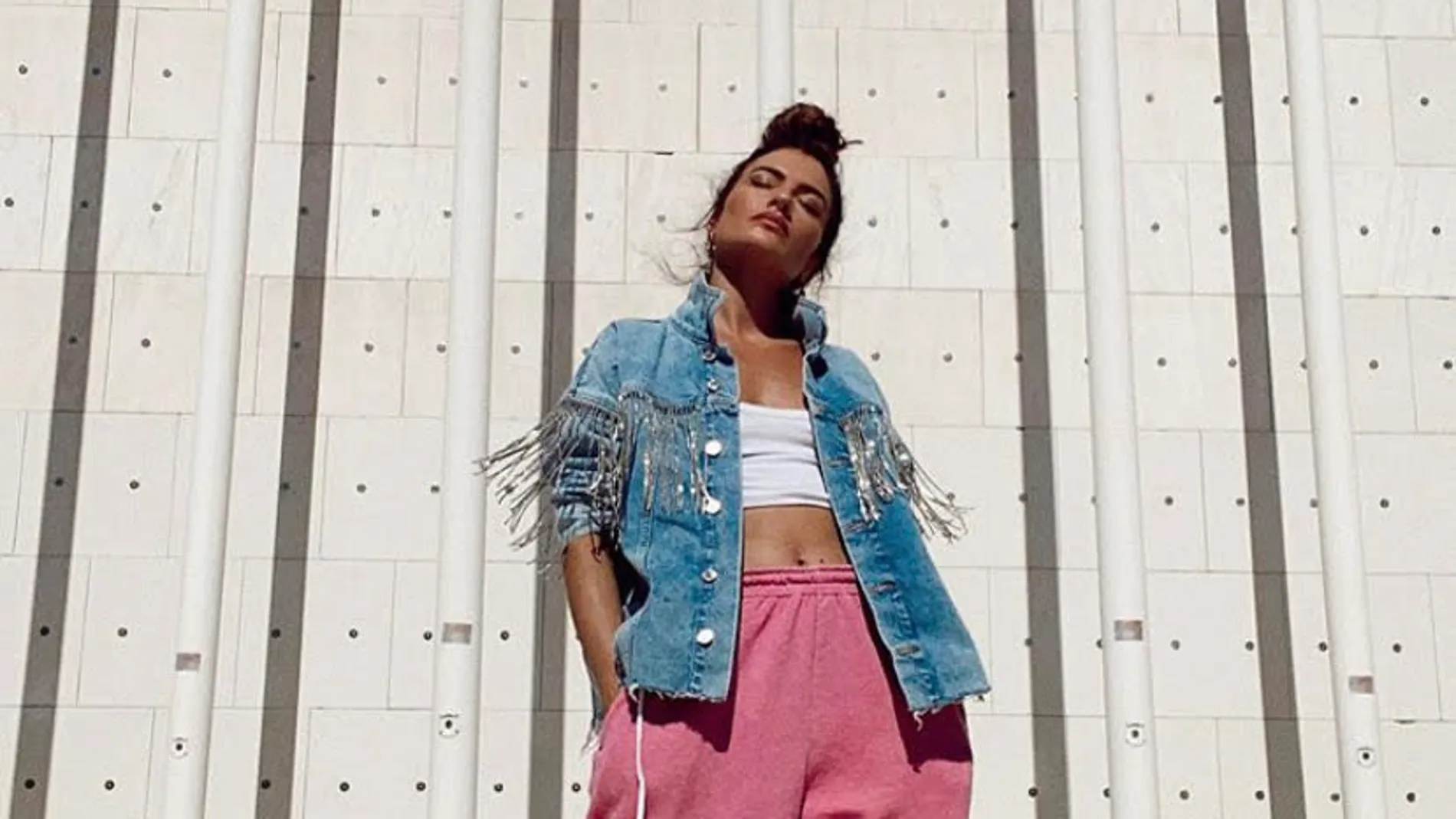 Ángela Rozas y la cazadora de flecos joya de Zara que ha arrasado.