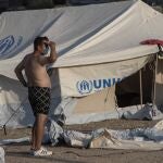 En la imagen, un refugiado en la isla griega de Lesbos