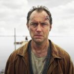 Jude Law y Emily Watson mantienen el pulso narrativo de la serie de HBO