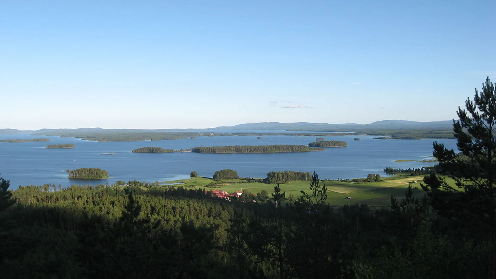 Uno de los lagos de Dellen, en Suecia