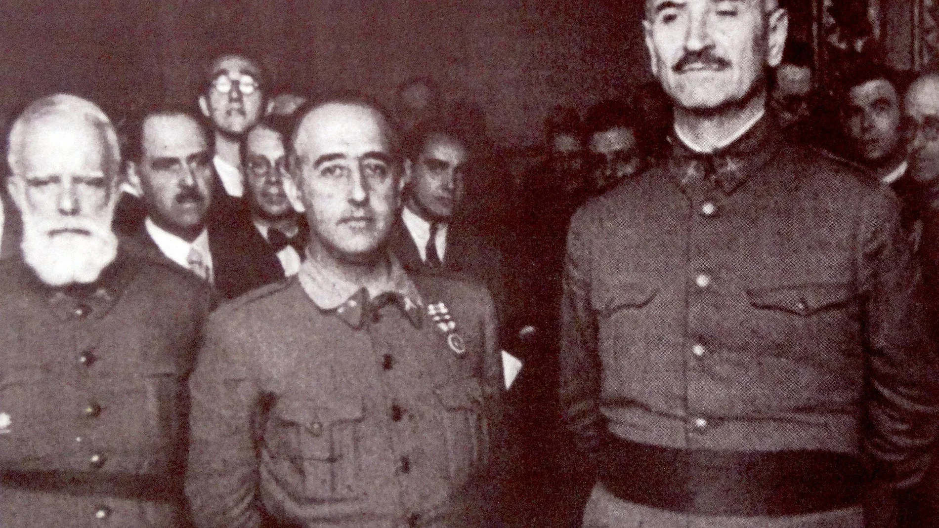 Franscico Franco y, a la derecha, Gonzalo Queipo de LLano