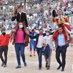 Ferrera y Ventura, a hombros en Arles