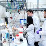 Varios profesionales de la investigación científica 