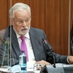 El Defensor del Pueblo Andaluz, Jesús Maeztu, en comisión parlamentaria