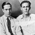 Leopold y Loeb durante un descanso del juicio que los condenó a cadena perpetua