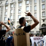 Varios participantes durante una protesta policial