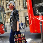 Carmen Gimeno con blazer efecto piel de Zara.