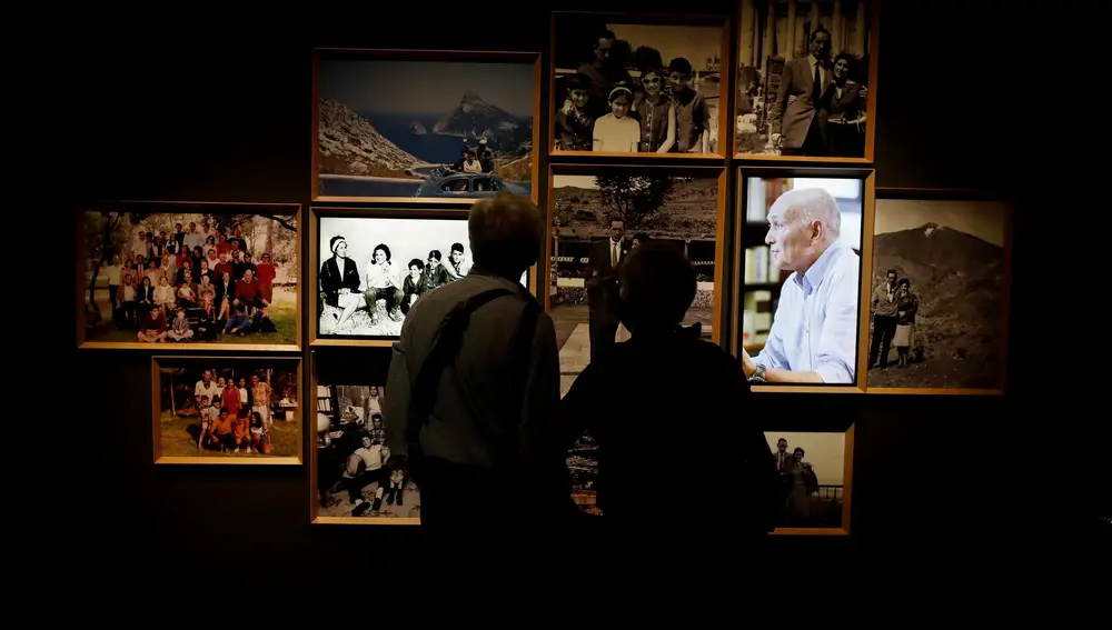 MADRID, 17/09/2020.- Aspecto de la exposición "Delibes" que puede verse en la Biblioteca Nacional de Madrid, con la que la institución se suma a los actos de homenaje por el centenario del nacimiento de Miguel Delibes y que recoge el perfil polifacético de este novelista y académico, periodista, ilustrador y caricaturista. EFE/David Fernández