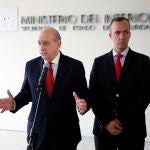 Fernández Díaz, en su etapa como ministro del Interior junto a su entonces "número dos", Francisco Martínez