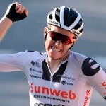 Soren Kragh Andersen entra en meta festejando su victoria