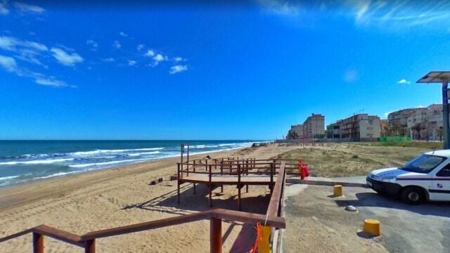 Los inmigrantes llegan a la playa de La Ampolla en Moraira (Alicante)