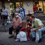 Ambiente en el barrio madrileño de Carabanchel el día que se ha anunciado la posible llegada de nuevas restricciones de movilidad en la capital con motivo del Covid 19