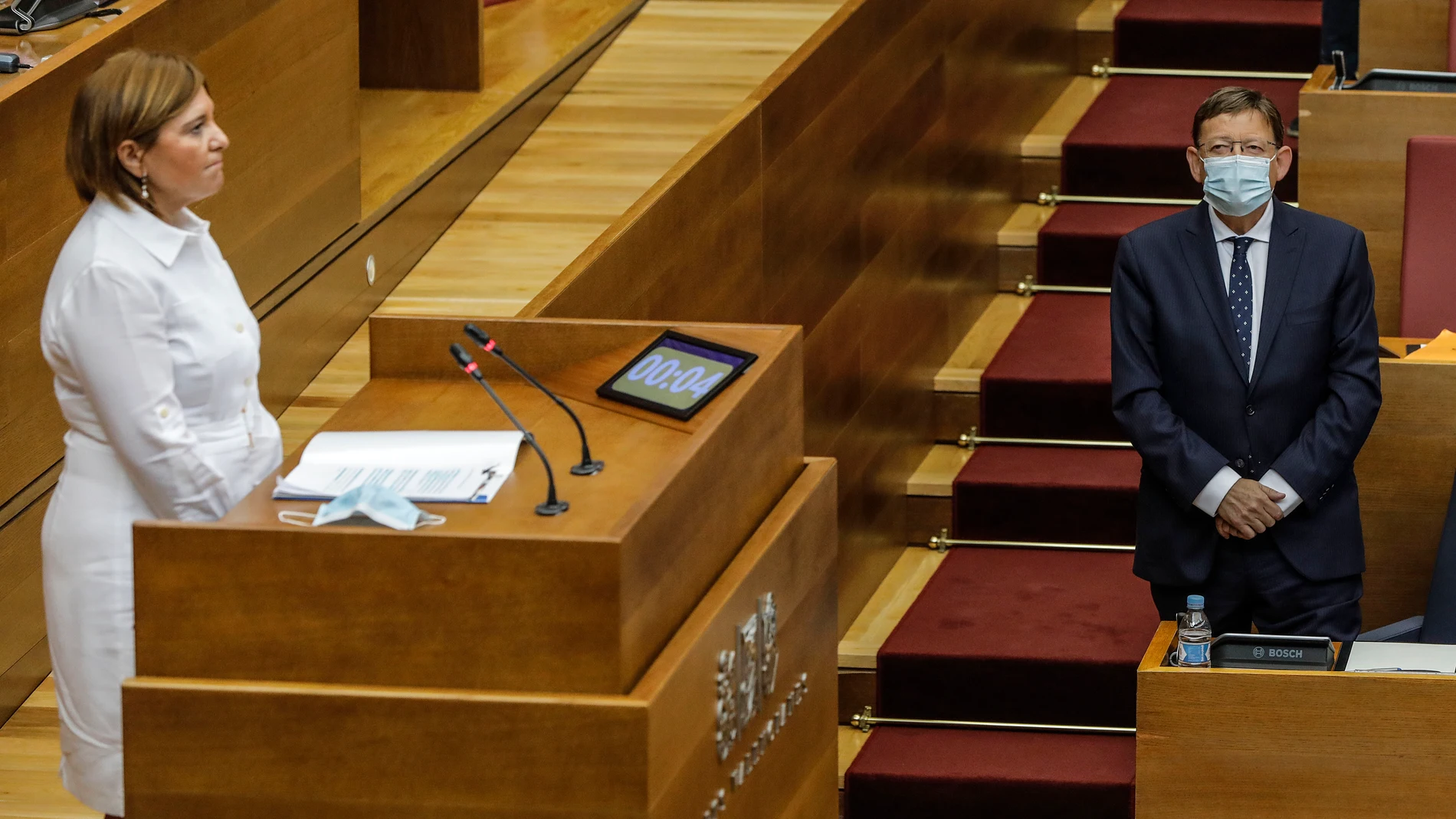 La presidenta del Partido Popular de la Comunidad Valenciana, Isabel Bonig, durante su intervención junto al presidente de la Generalitat valenciana, Ximo Puig