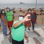 Una imagen de archivo de turistas en Benidorm (Alicante)