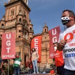 Concentración convocada en Sevilla por CC OO y UGT