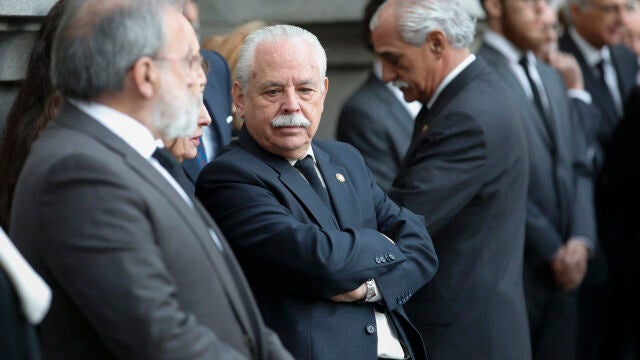El fiscal Navajas durante la capilla ardiente del Fiscal General del Estado , José Manuel Mata.