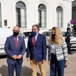 Bendodo con el alcalde de El Puerto, Germán Beardo, y Ana Mestre