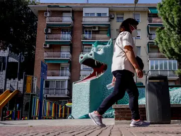 Parque infantil 'El Dragón de La Elipa'. Ciudad Lineal es uno de los seis distritos de la capital que posee zonas básicas de salud (Doctor Cirajas, Ghandi, Daroca y La Elipa) en las que la Comunidad de Madrid aplica limitaciones para controlar la pandemia del coronavirus. Parque infantil 'El Dragón de La Elipa'. Ciudad Lineal es uno de los seis distritos de la capital que posee zonas básicas de salud (Doctor Cirajas, Ghandi, Daroca y La Elipa) en las que la Comunidad de Madrid aplica limitaciones para controlar la pandemia del coronavirus.