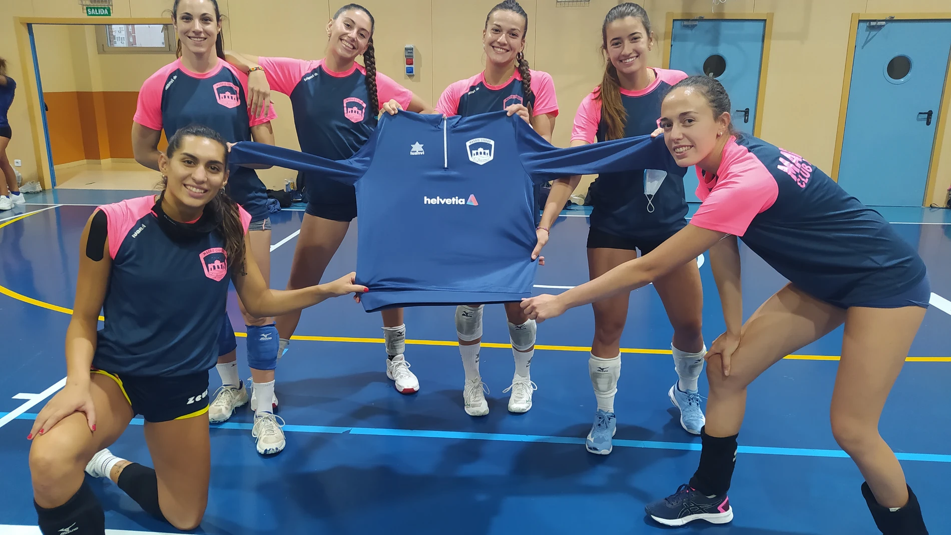 La aseguradora Helvetia demuestra una vez más su compromiso con la promoción deldeporte al firmar un acuerdo de patrocinio para esta temporada con uno de losclubes de voleibol de referencia en España