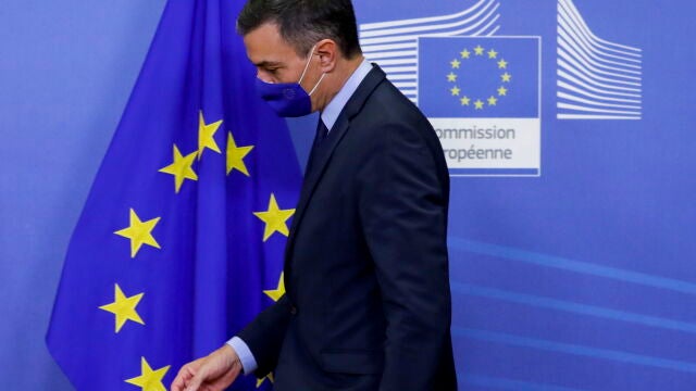 Pedro Sánchez antes de reunirse con la Presidenta de la Comisión Europea Ursula Von Der Leyen en Bruselas.