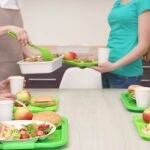Niños en comedor de colegio