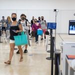 Imagen de archivo de pasajeros que aterrizan en el Aeropuerto Internacional de Cancún