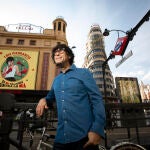 Luis Piedrahita en uno de sus lugares favoritos de Madrid, la Gran Vía