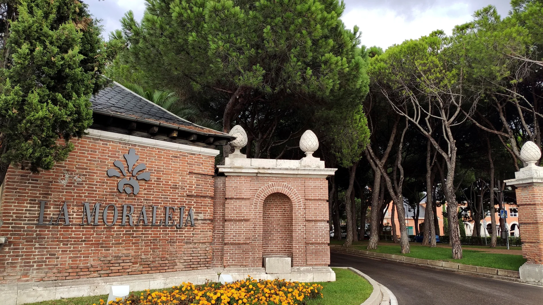 Entrada a la urbanización de La Moraleja, Alcobendas (Madrid)