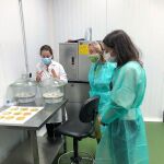 Las dos miembros de la EIT Foods, Begoña Pérez y Elvira Domingo conocen a fondo cómo se investiga en el Itacyl