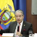 AME7390. QUITO (ECUADOR), 25/09/2020.- El ministro de Salud de Ecuador, Juan Carlos Zevallos, habla este viernes, en conferencia de prensa en Quito. El Gobierno ecuatoriano anunció este viernes su objeción a la totalidad del proyecto del Código Orgánico de la Salud tras ocho años de elaboración, al considerar que tanto en enfoque como en contenidos no es acorde a los estándares nacionales e internacionales. EFE/ SEMCO / SÓLO USO EDITORIAL / NO VENTAS