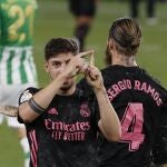 Valverde, de cara, marcó el 0-1. Sergio Ramos, de espaldas, falló el 0-2 poco después