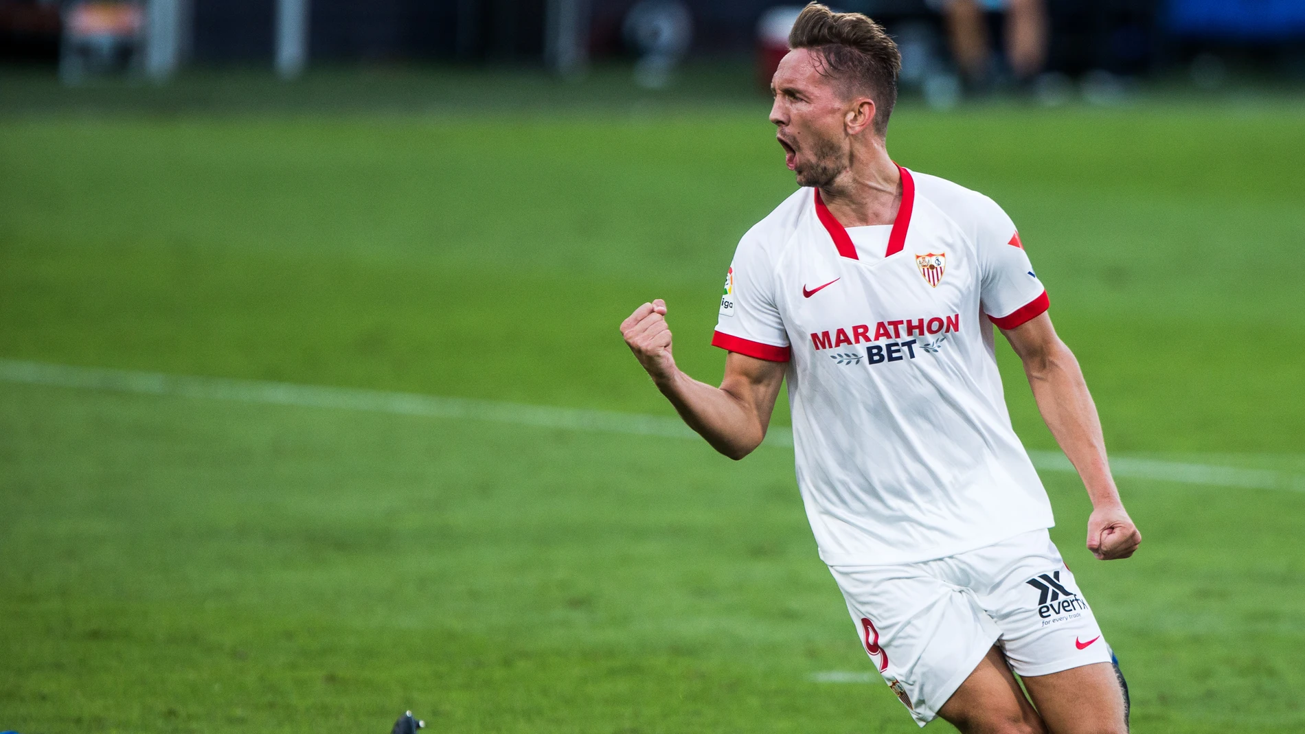 Luuk de Jong con el Sevilla.