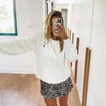 María Pombo sabe como llevar las sudaderas en otoño.
