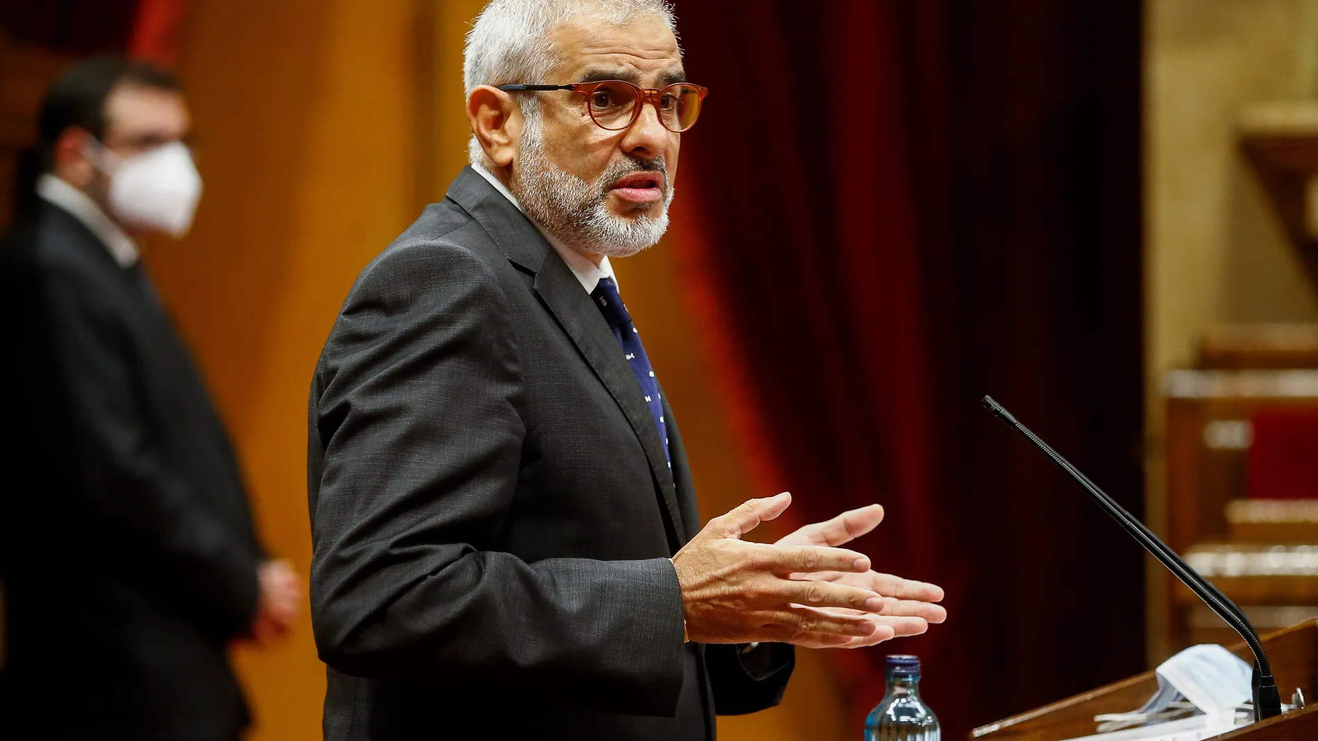 El líder de Ciudadanos, Carlos Carrizosa, durante su intervención en el Parlament en el pleno específico para abordar la inhabilitación del expresidente catalán Quim Torra, que ha comparecido como invitado