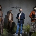 Roberto Verino posado con modelos