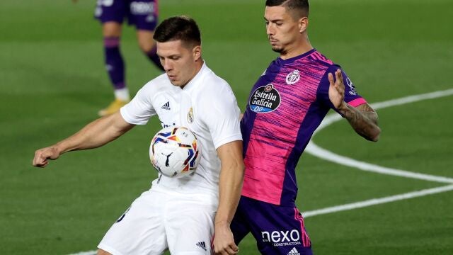 Javi Sánchez con el Real Valladolid. EFE/JuanJo Martín
