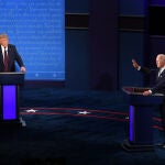 El presidente Donald Trump y el candidato demócrata, Joe Biden, durante el primer debate
