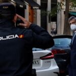 El presidente del Consejo General del Poder Judicial (CGPJ), Carlos Lesmes, a su llegada este miércoles a la sede del CGPJ, institución que afronta una decena de nombramientos, seis de ellos del Tribunal Supremo, en medio de la polémica sobre la ausencia del rey en Barcelona la semana pasada.