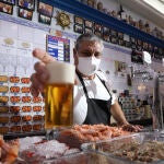 Las cañas han sido sustituidas por latas y botellas en casa