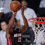 Jimmy Butler fue imparable para la defensa de los Lakers