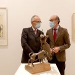 El consejero de Cultura y Turismo, Javier Ortega, y Francisco Blanco inauguran la exposición